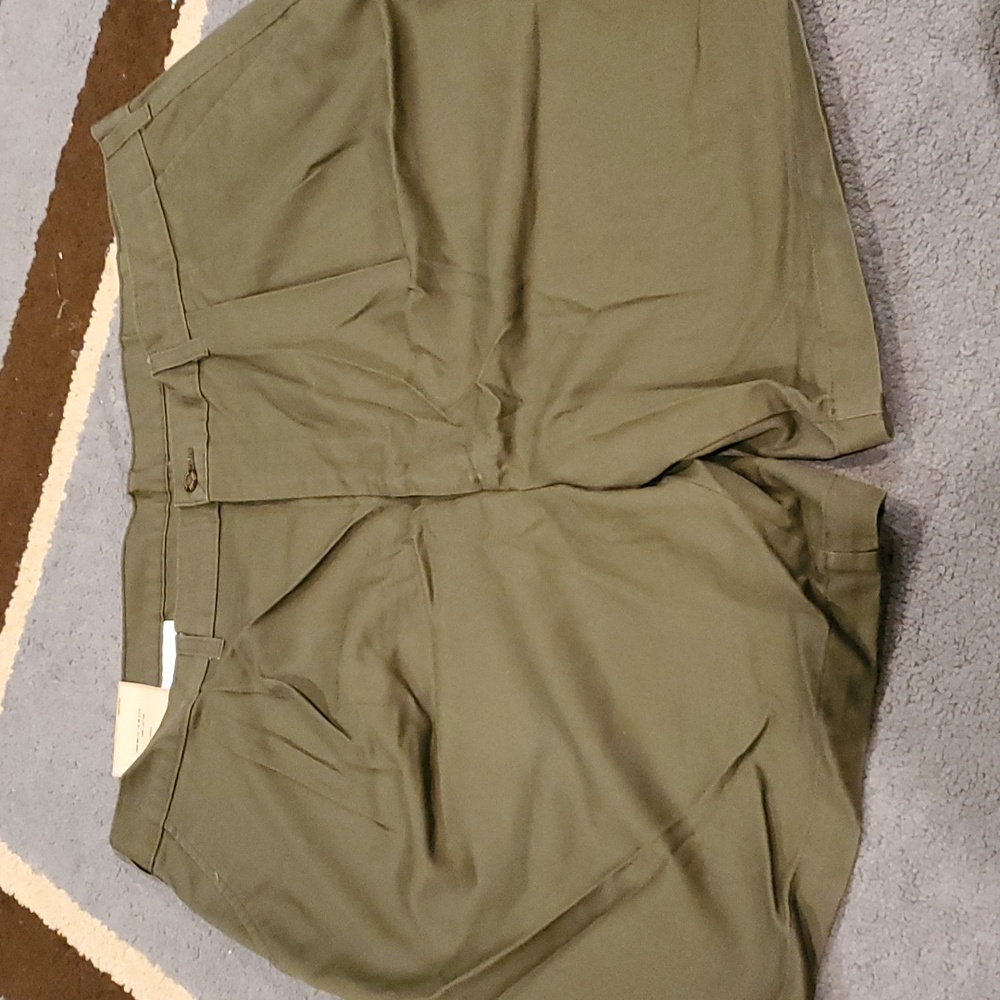 Men's green new with tags savane casual shorts size w42
